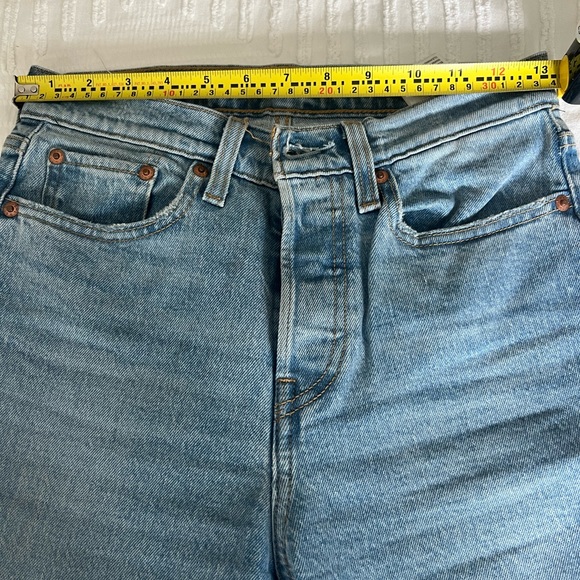 * SOLD ON ANOTHER PLATFORMLevi’s wedgie straight size 25 - Picture 4 of 5